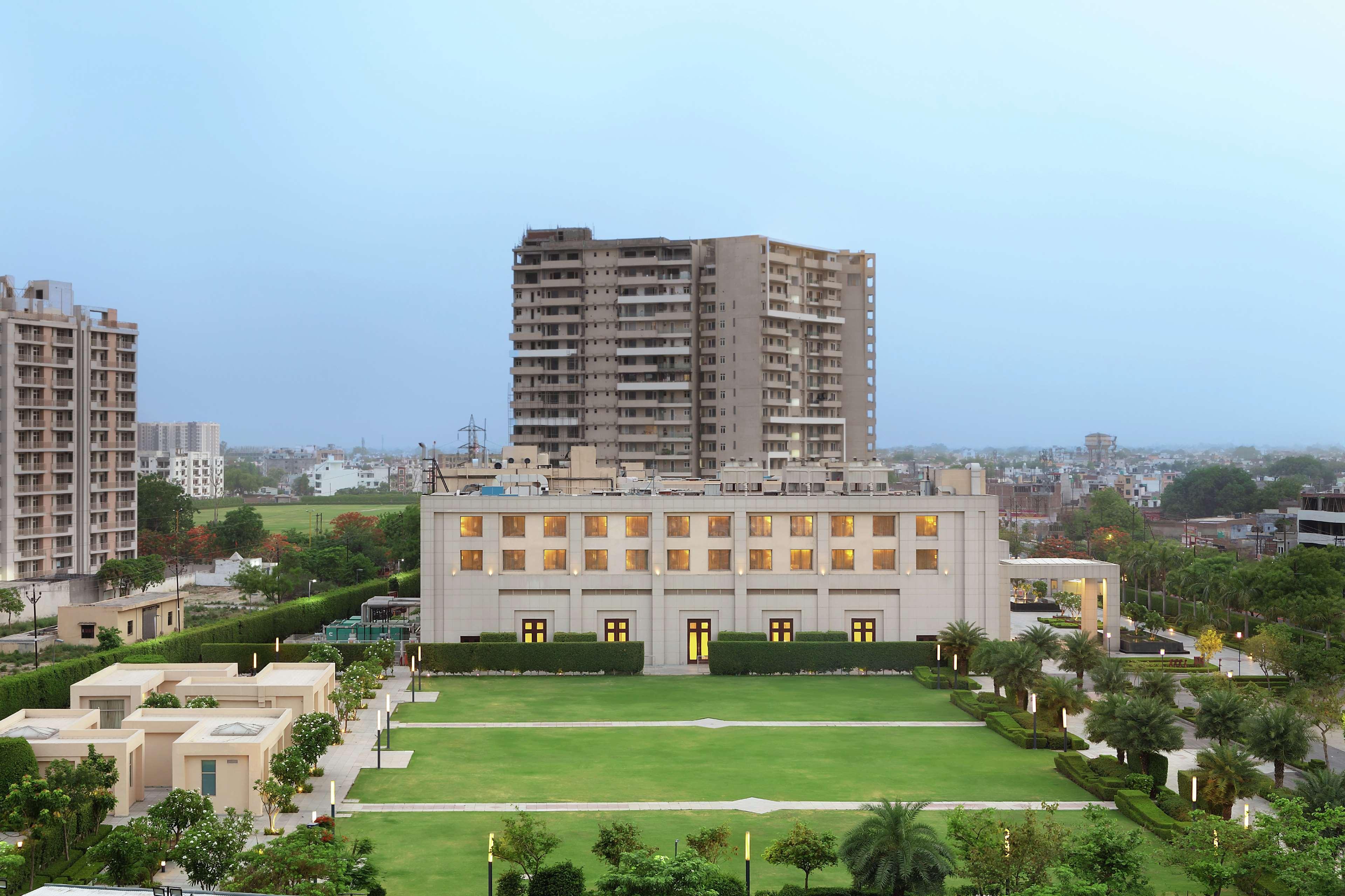 Hotel Doubletree By Hilton Agra Agra  Exterior foto