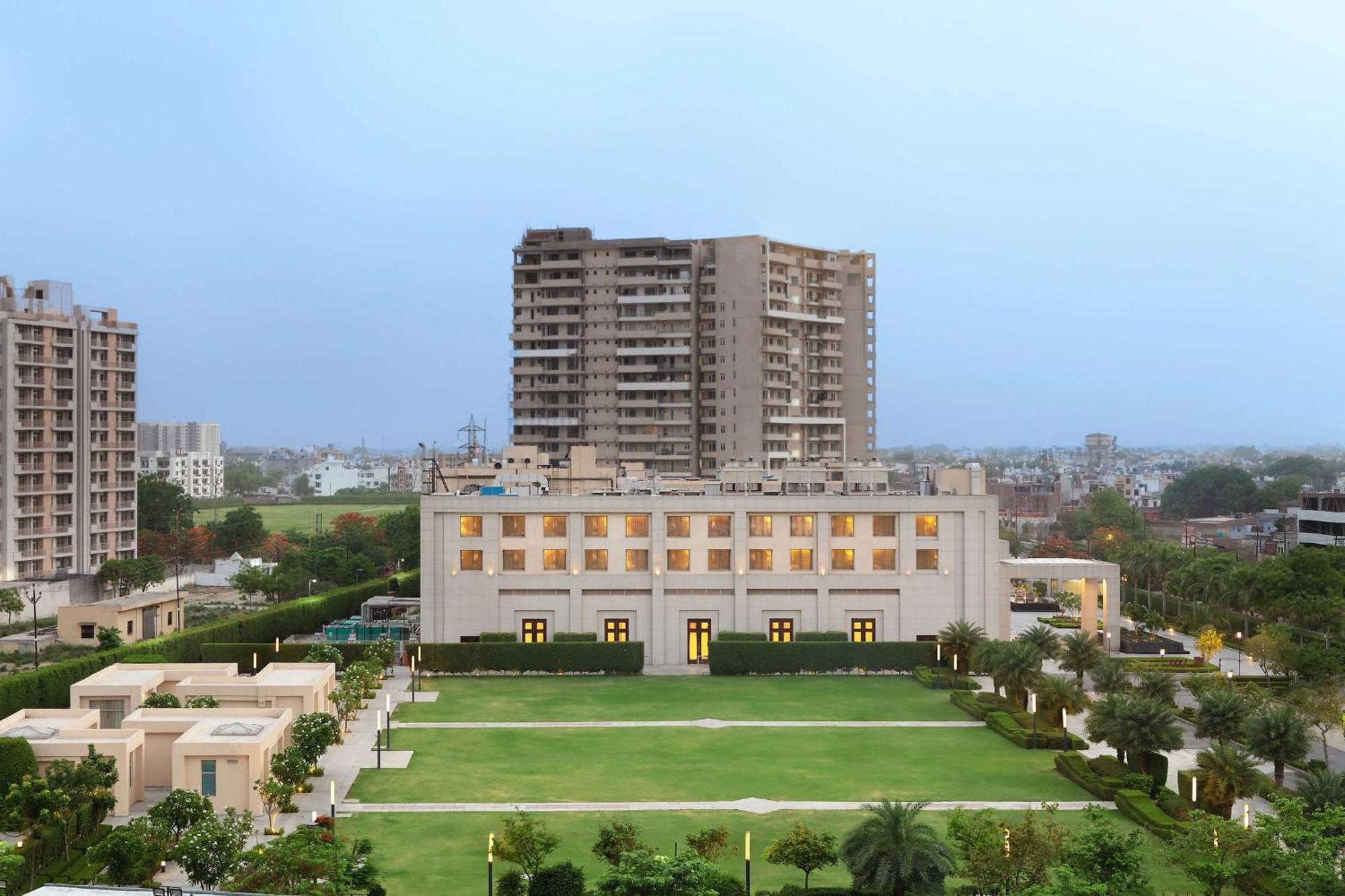 Hotel Doubletree By Hilton Agra Agra  Exterior foto